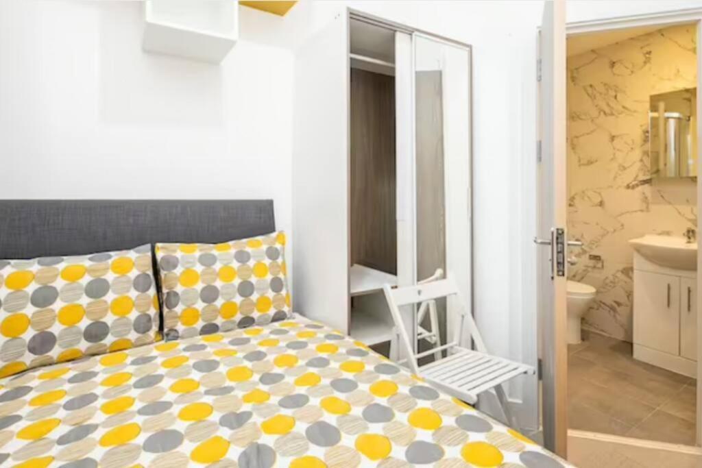 Boutique Modern Hotel Room For Two Near Tube And Bus Stations Londra Dış mekan fotoğraf