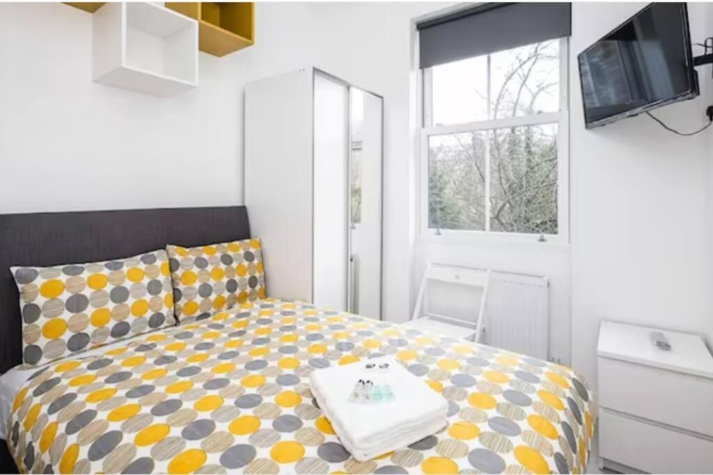 Boutique Modern Hotel Room For Two Near Tube And Bus Stations Londra Dış mekan fotoğraf