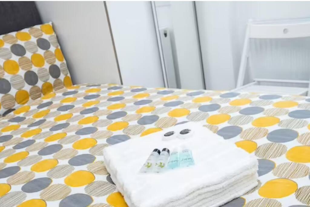 Boutique Modern Hotel Room For Two Near Tube And Bus Stations Londra Dış mekan fotoğraf